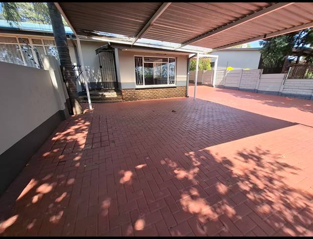 1 BEDROOM FLAT TO LET IN SINOVILLE